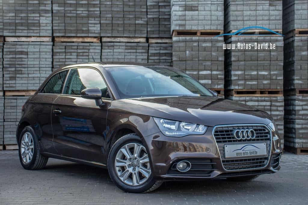Audi A1 1.6 TDI / HISTORIEK / AIRCO / PARKEERSENSOREN, Auto's, Voorwielaandrijving, Stof, A1, Zwart