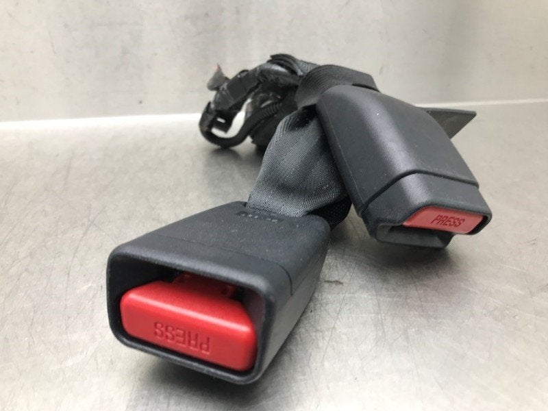 BOUCLE DE CEINTURE ARRIÈRE GAUCHE Toyota, Dhr. M. Roggen, Toyota, Stadsweg 37 37
9917 PV  WIRDUM GR., NL, Utilisé