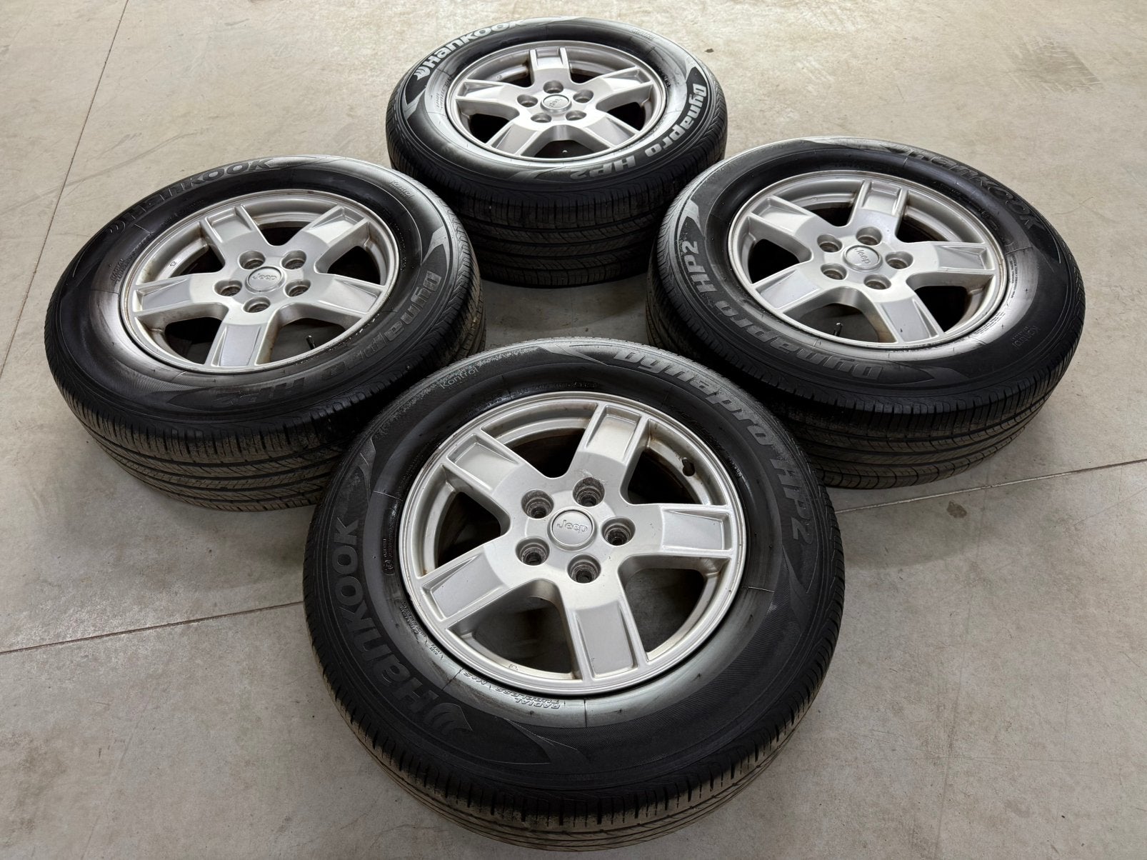 Jeep Grand Cherokee Velgen met Banden 245/65/17, Auto-onderdelen, Ophalen, Banden en Velgen, 17 inch, Terreinwagen