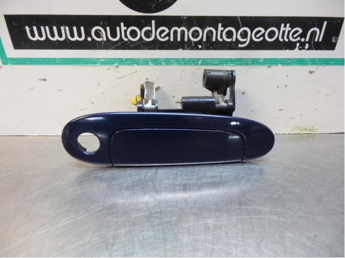 Portiergreep 2Deurs rechts van een Toyota Yaris (Yaris 1 00-, Auto-onderdelen, Carrosserie, Toyota, Gebruikt, 3 maanden garantie
