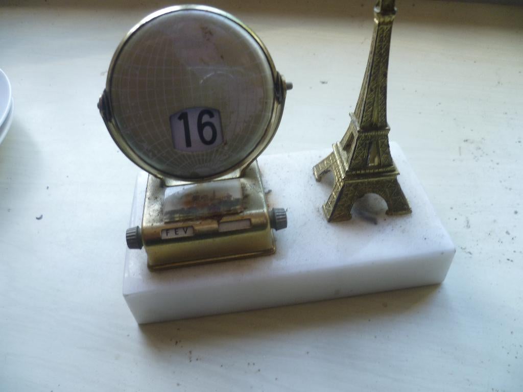 VINTAGE KALENDER OP MARMEREN VOET, Ophalen