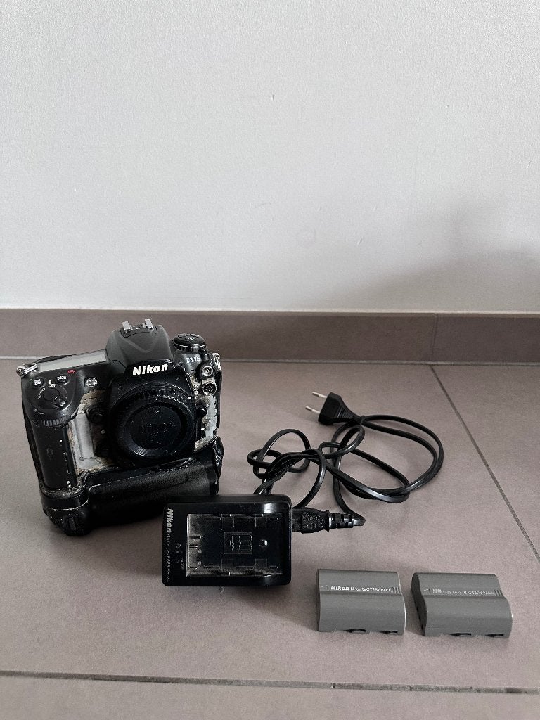 Nikon D300 + 2 batterijen + lader, Ophalen, Gebruikt, Nikon, Geen optische zoom