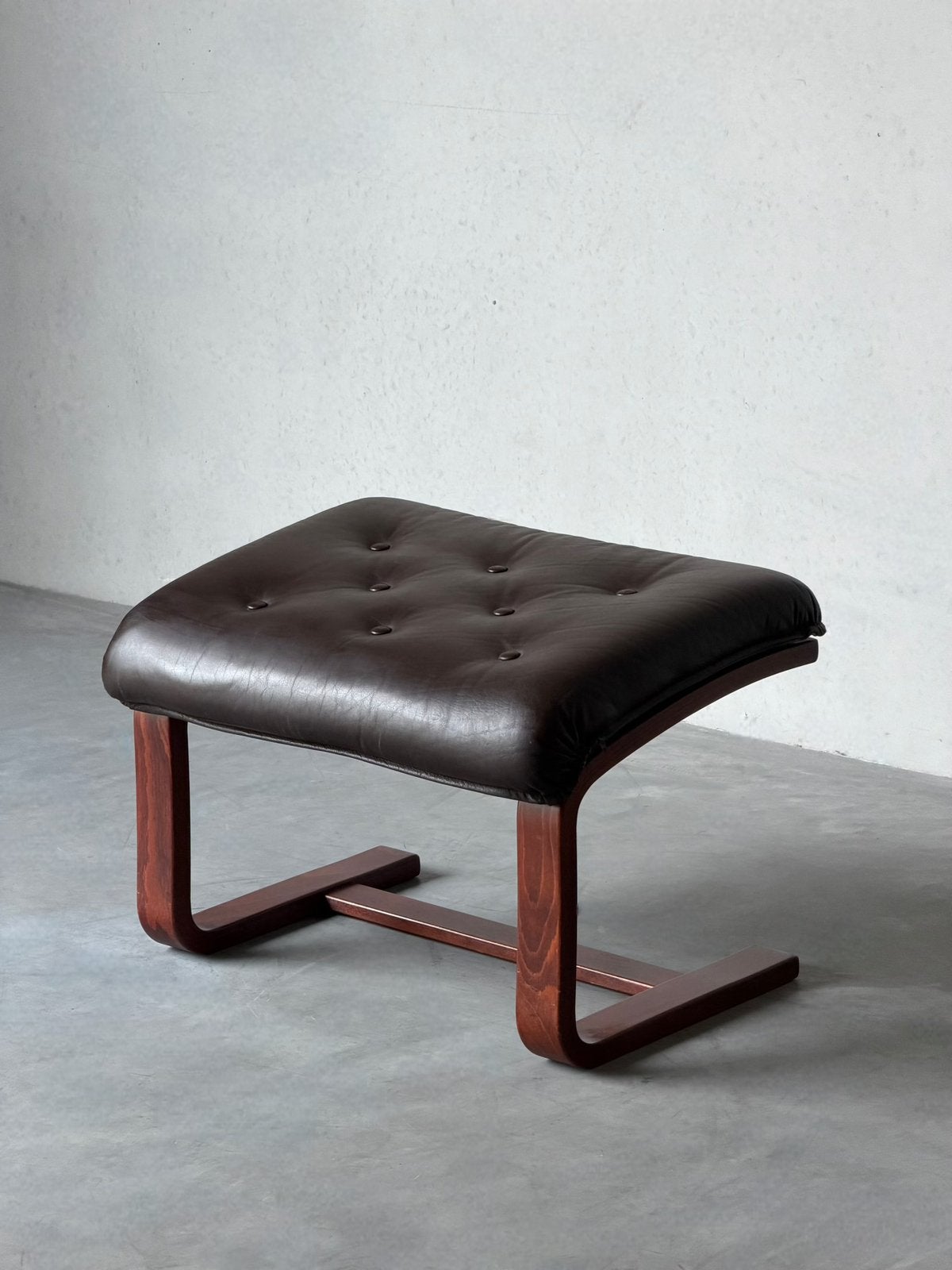Vintage Scandinavische lederen ottoman, Maison & Meubles, Enlèvement, Comme neuf