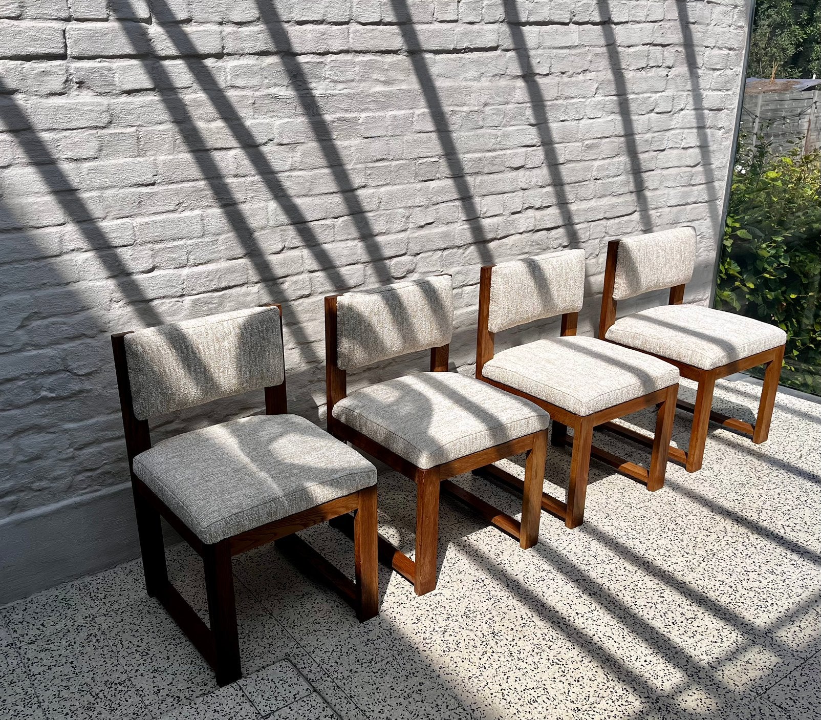 Vintage 1970s eetkamerstoelen, Huis en Inrichting, Stoelen, Vier, Hout, Stof, Ophalen