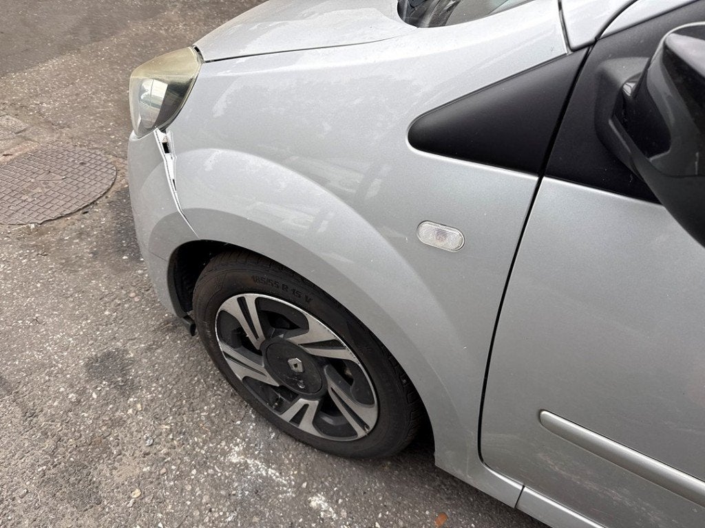 AILE AVANT GAUCHE Renault Twingo II (CN) (|7701477873|), Autos : Pièces & Accessoires, Renault, Garde-boue, Utilisé, Peter-Huppertz-Straße 5
51063  Köln, DE