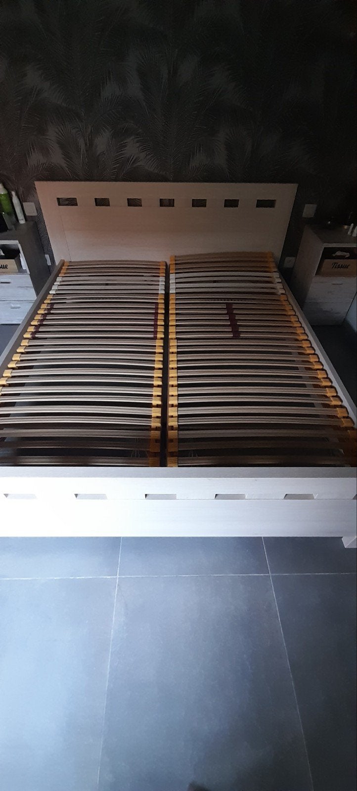 Bed, lattenbodem en nachtkastjes, Ophalen