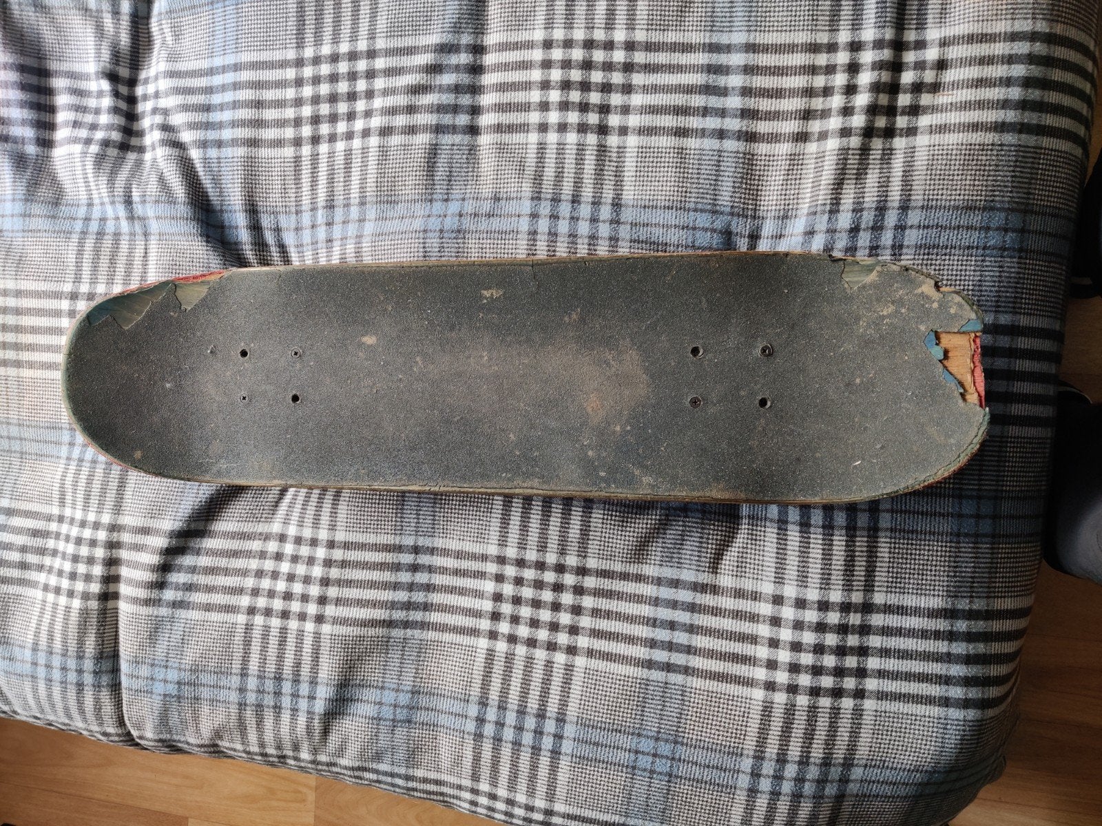 Planches à roulettes, Enlèvement
