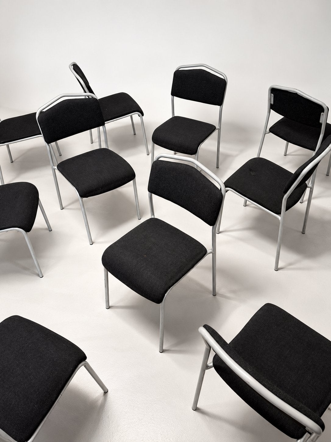 Lot de 10 chaises empilables vintage – structure tubulaire, Enlèvement ou Envoi