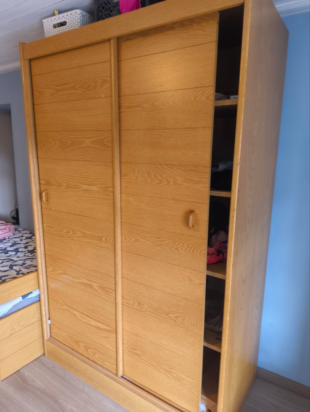 Chambre à coucher complète, Enlèvement