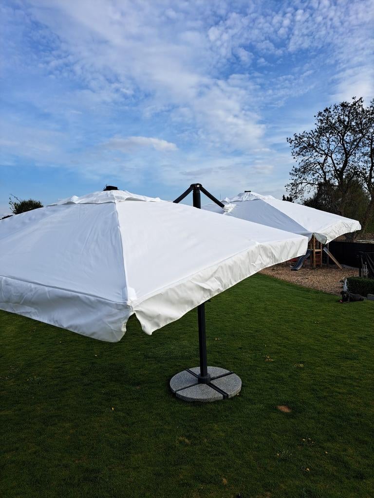 Mooie witte dubbele parasol., Ophalen, Zweefparasol