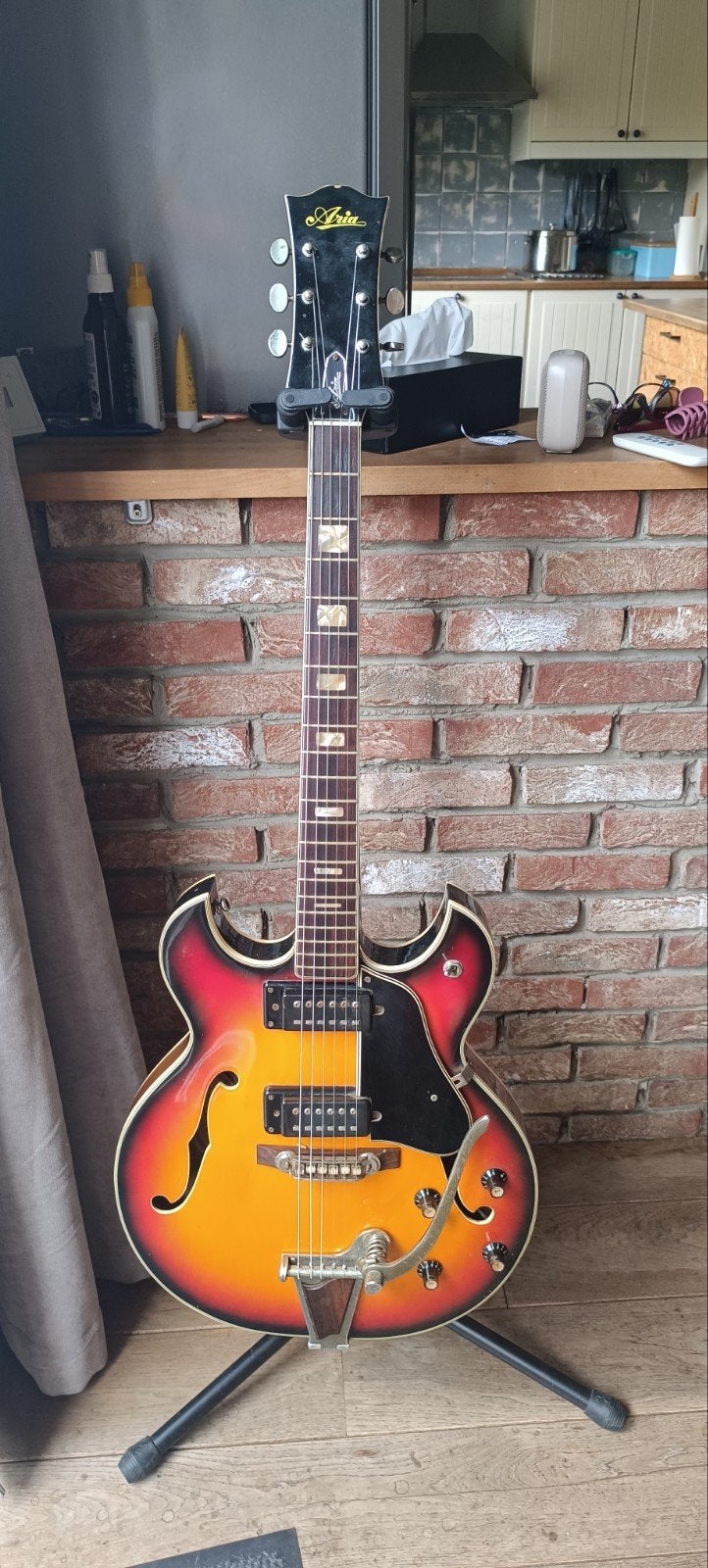 Aria diamond 5002 T Barney kessel es-335 like vintage japan, Musique & Instruments, Instruments à corde | Guitares | Électriques