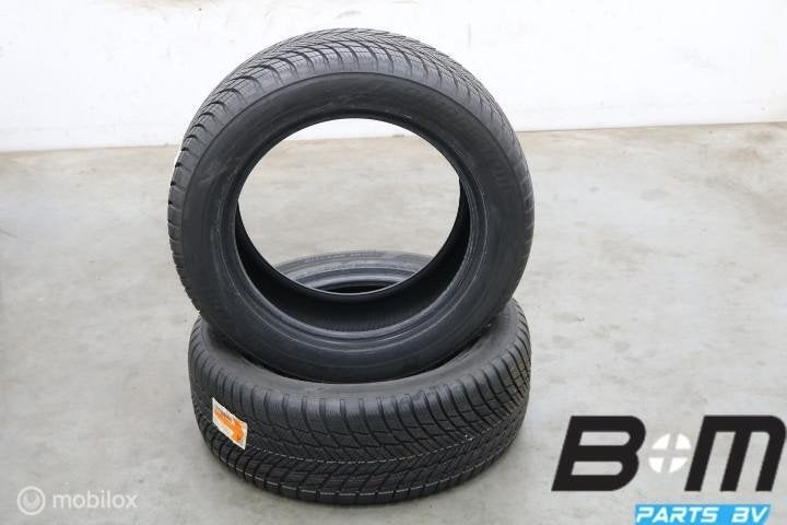 2 x 2355518 100H Bridgestone Blizzak LM001 235 55 18, Auto-onderdelen, Banden en Velgen, 18 inch, Gebruikt, Winterbanden, 235 mm