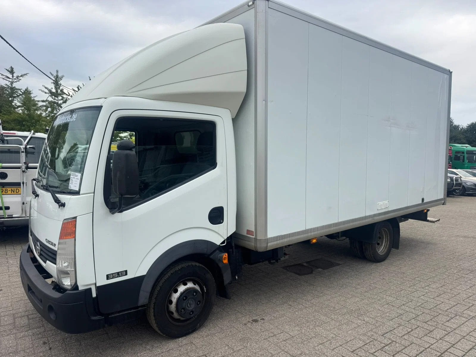 Nissan Cabstar *3500KG-AC-BELGIAN ORIGINE* (bj 2011), Auto's, Achterwielaandrijving, Gebruikt, Wit, Euro 4