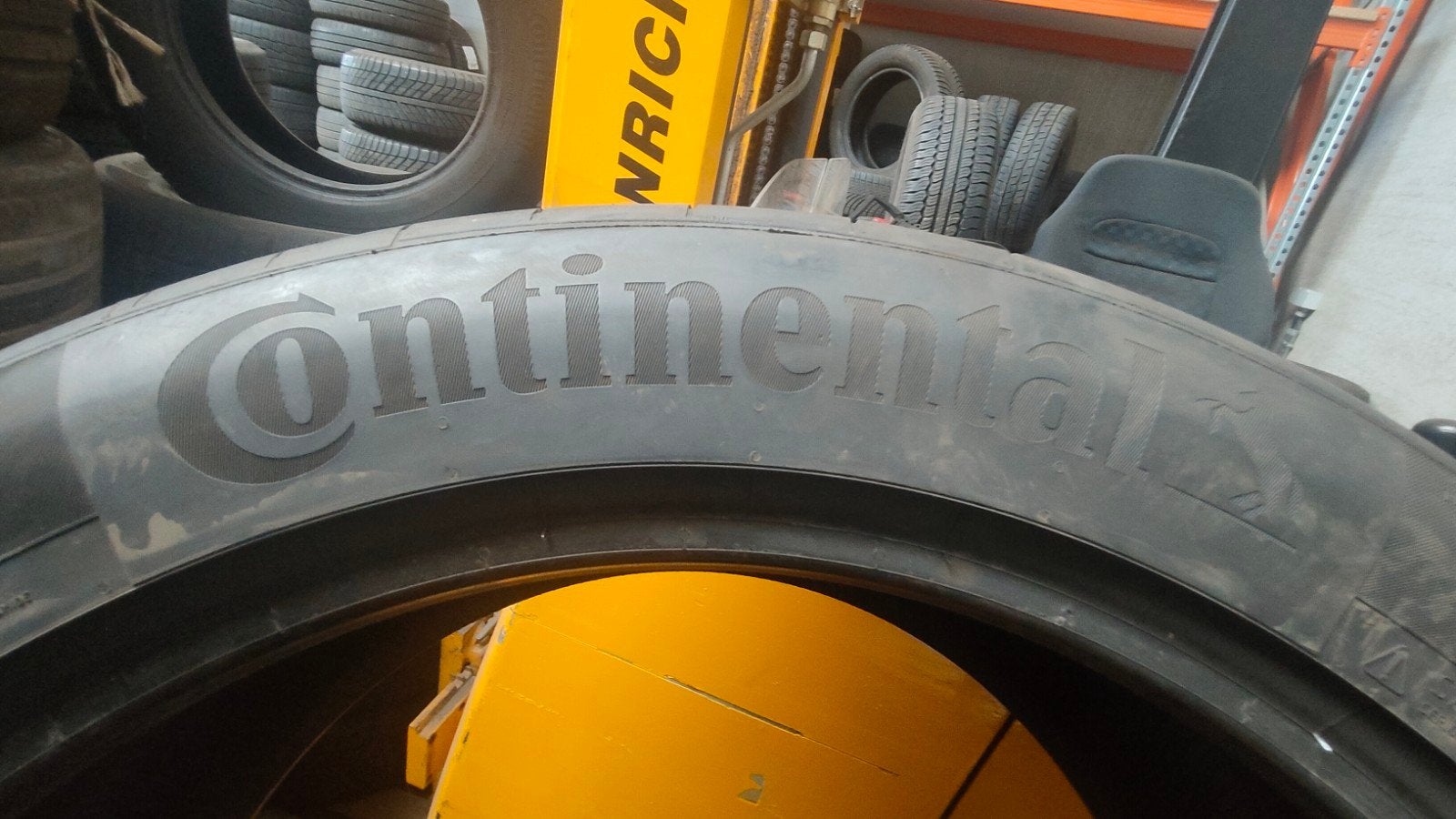 285/45r21 continental 80€ l'unité avec montage et équilibrag, Enlèvement ou Envoi