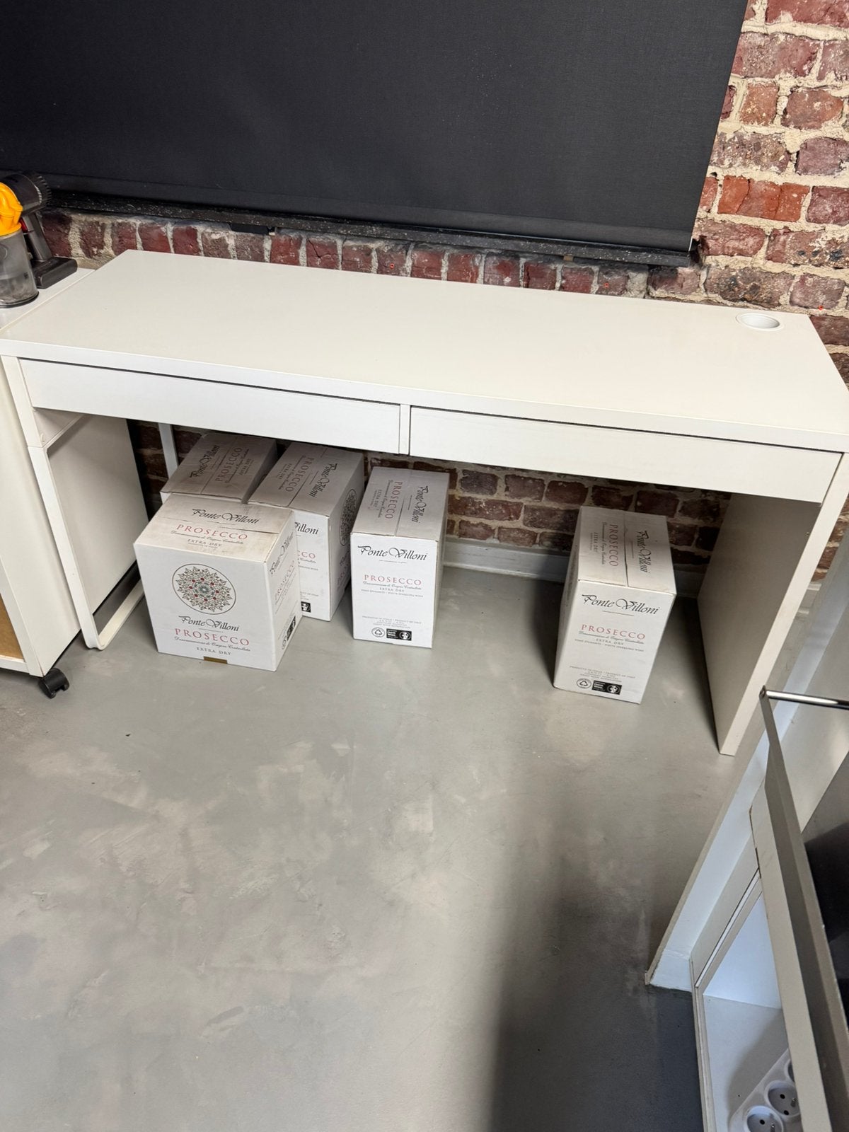 Ikea bureautje, Huis en Inrichting, Ophalen, Met lades, Gebruikt, IKEA