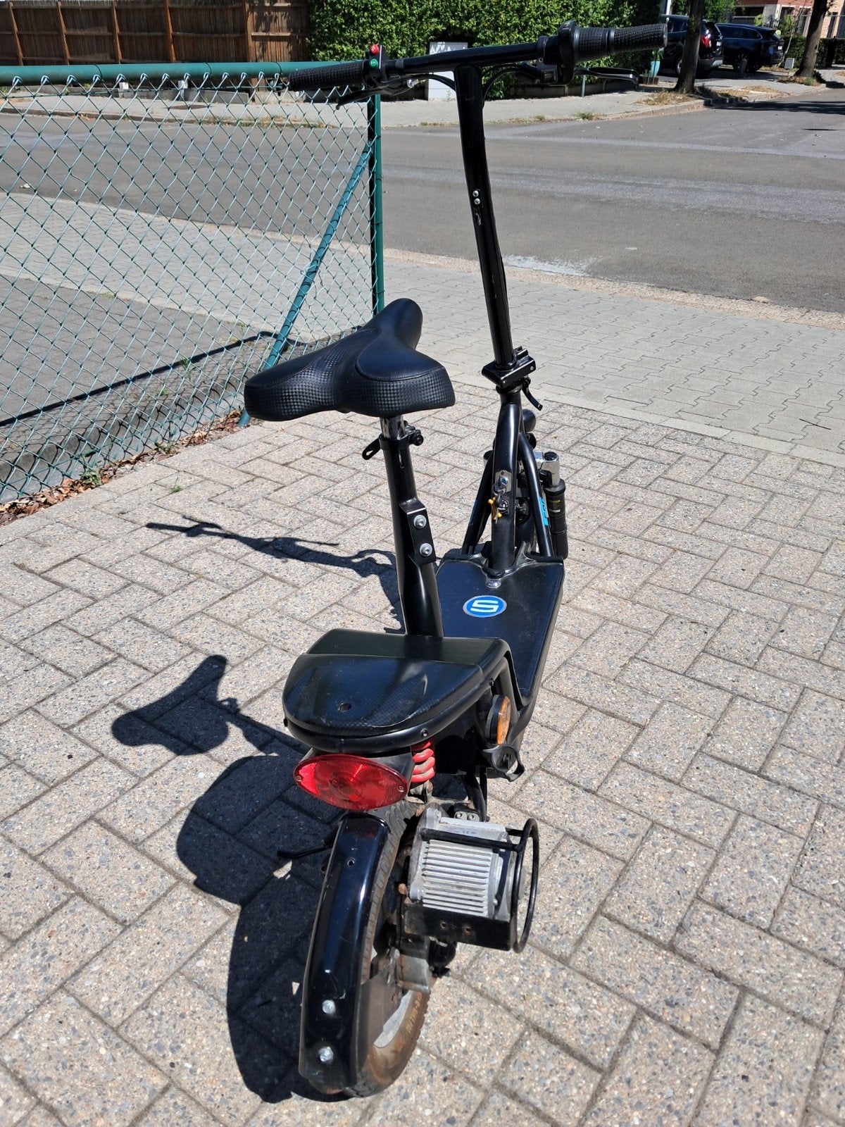 elektrische step, kan al zittend of staa´de gebruikt worden, Fietsen en Brommers, Steps, Ophalen, Elektrische step (E-scooter)
