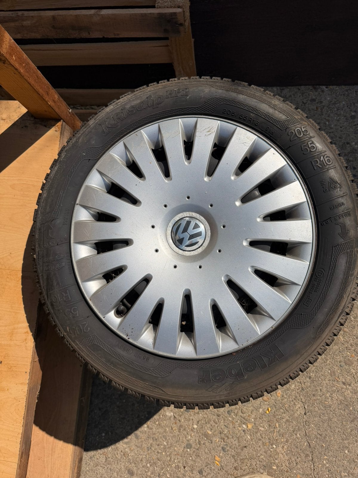 Stalen velgen VW 16inch 5steek met VW wieldeksels, Ophalen, Winterbanden, Band(en)