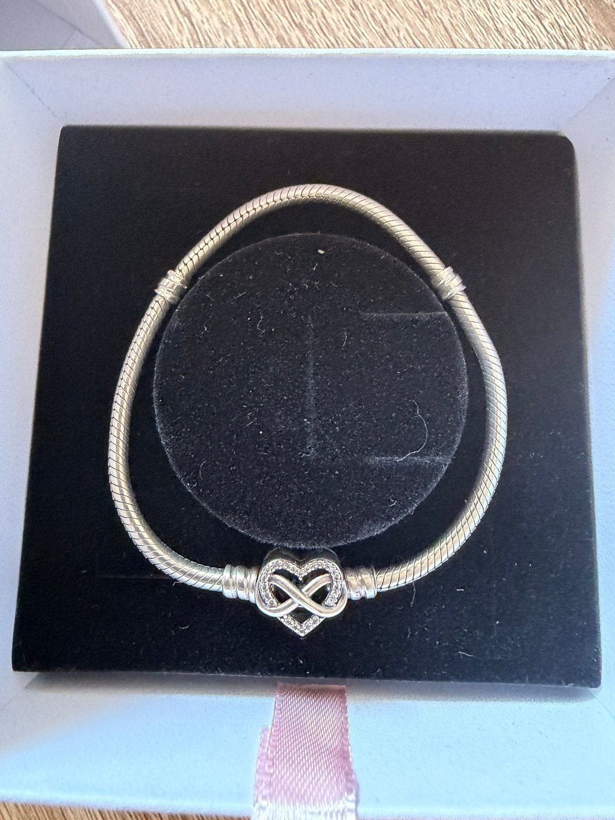 Pandora armband plus bedels, Ophalen of Verzenden, Zo goed als nieuw, Zwart
