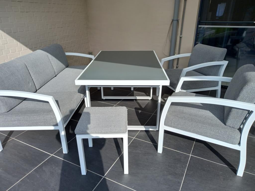 Lounge drie zit twee 1zit twee kleine zitjes grote tafel, Tuin en Terras, Ophalen