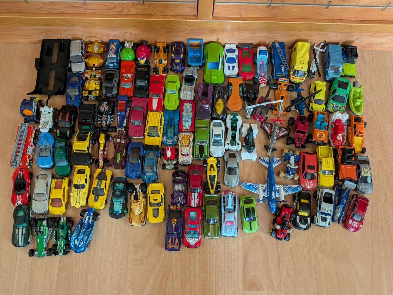 Lot van 96 voertuigen: 75 hotwheels, 11 matchbox, 10 overige, Enlèvement ou Envoi, Voiture