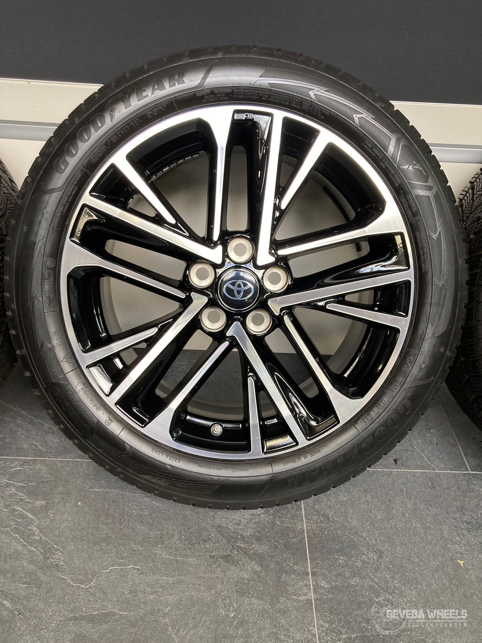 18” originele Toyota C-hr velgen + winterbanden 5x114.3 TPMS, Auto-onderdelen, 18 inch, Gebruikt, -, -