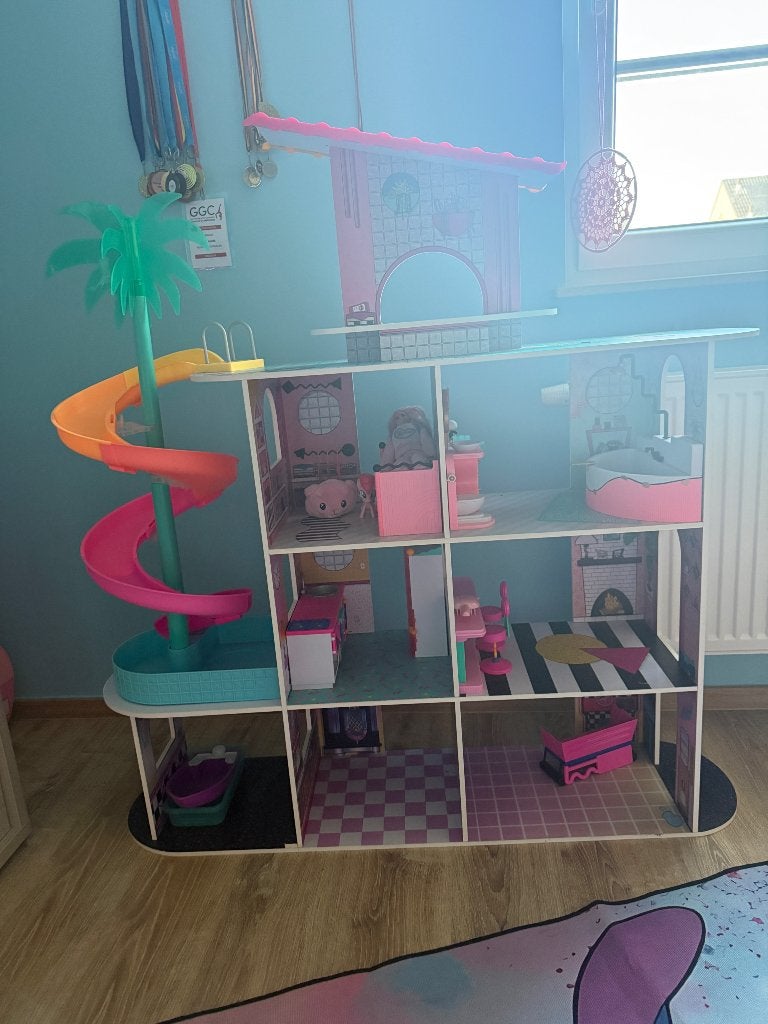 Groot LOL huis + doos vol poppen van LOL en barbie, Kinderen en Baby's, Ophalen, Barbie