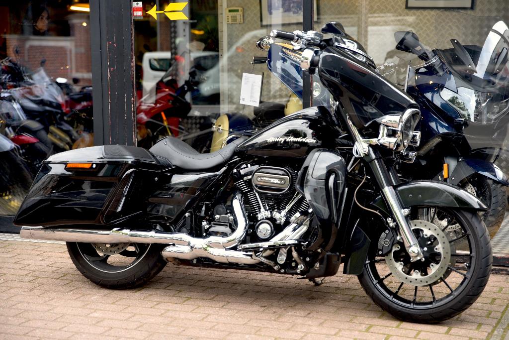 HARLEY DAVIDSON 114 STREET GLIDE CVO ***MOTOVERTE.BE***, Motoren, 2 cilinders, Occasion, Chopper, Bedrijf