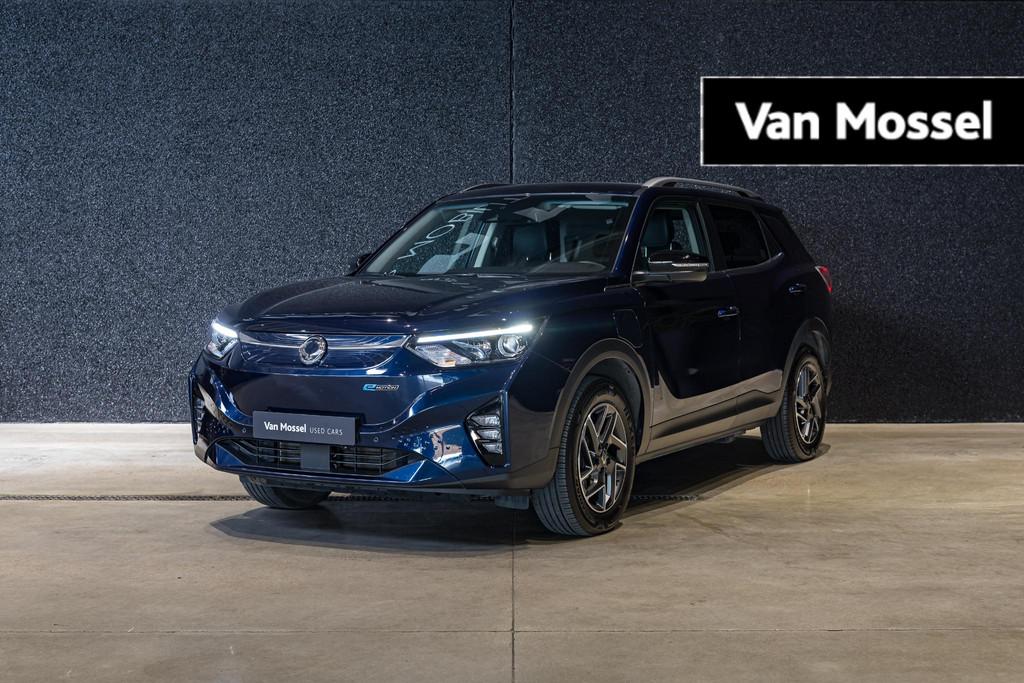 SsangYong Korando e-Motion Bronze 2WD 1A/T CAMERA | CARPLAY, Auto's, 660 min, Stof, Gebruikt, Blauw