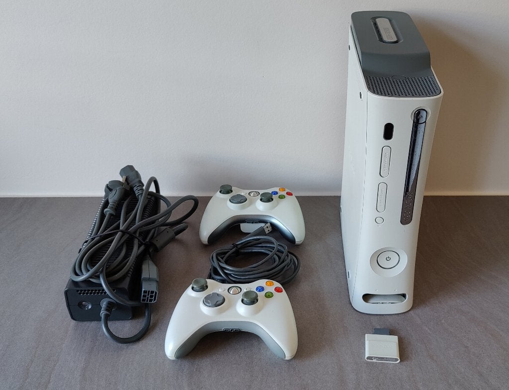 Xbox 360 console + GTA 5 en 2 Controllers, Ophalen, Met 2 controllers, 60 GB, Gebruikt