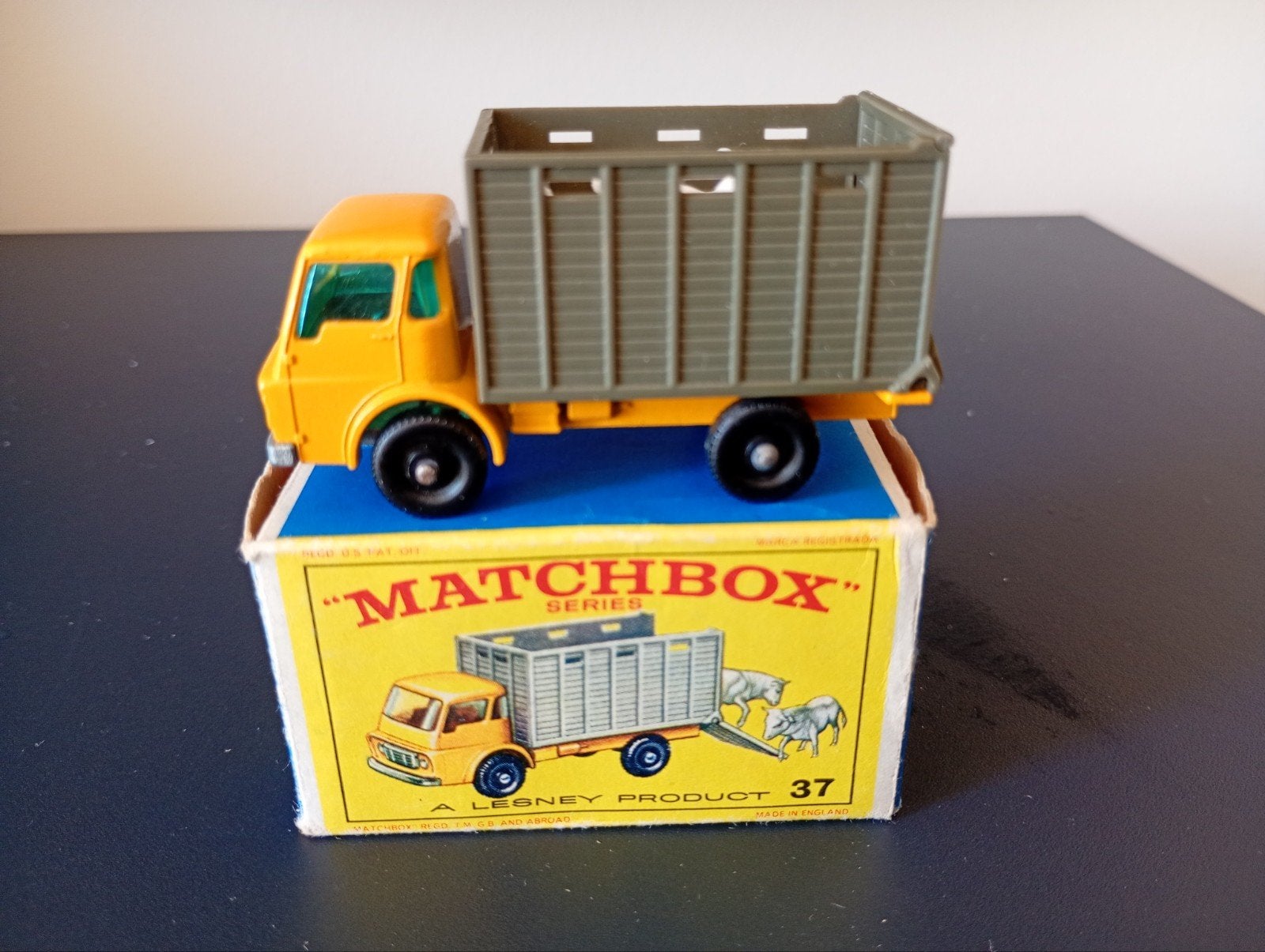 Camion à bestiaux Lesney Matchbox #37 en boîte, Enlèvement ou Envoi, Comme neuf