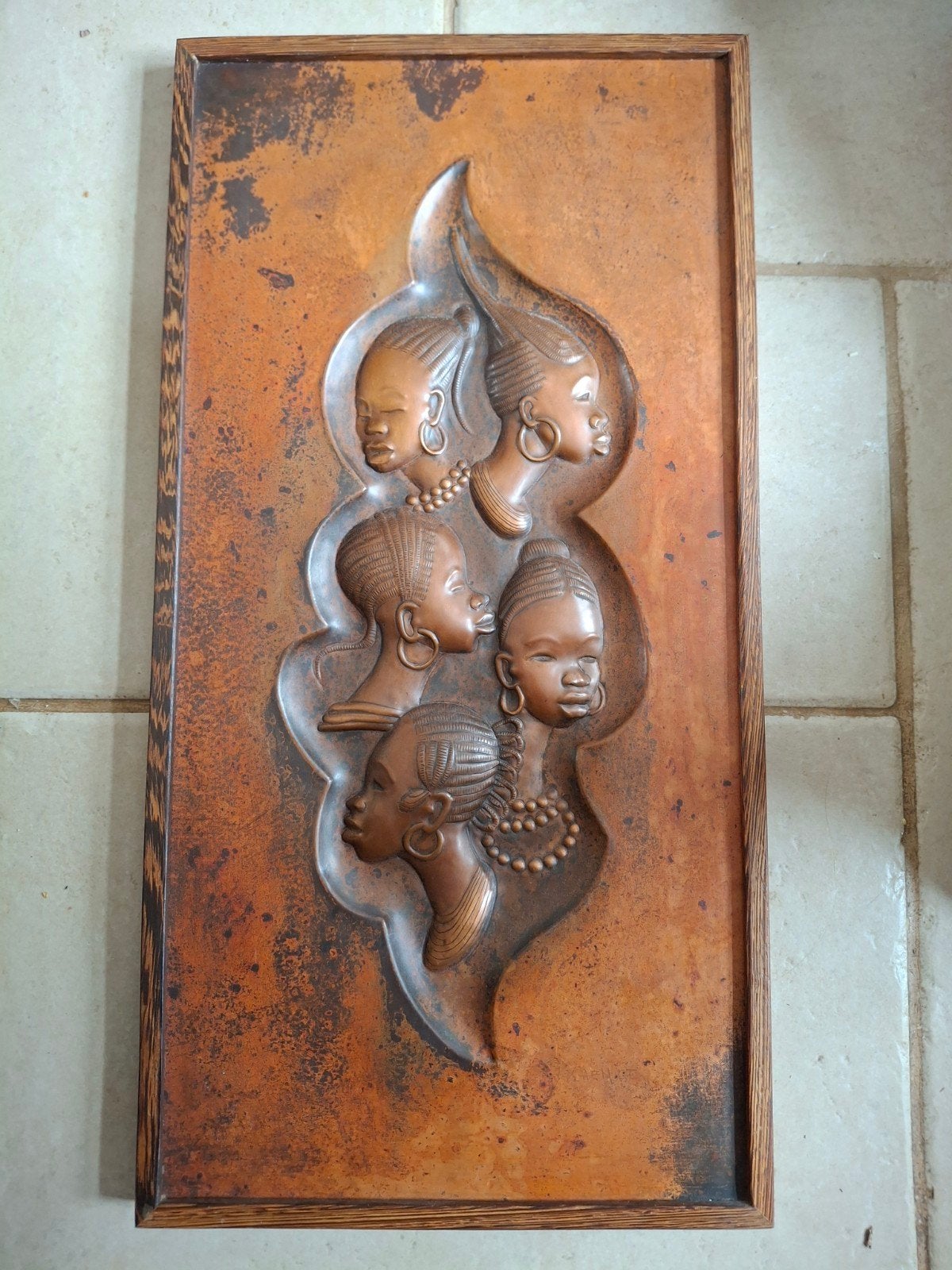 Oeuvre cuivre repoussé, Art africain 1977, Antiquités & Art, Afrique, Décoration murale, Enlèvement, 20 - 50 cm
