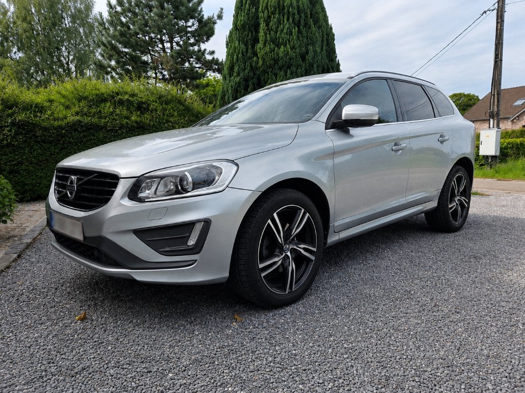 Volvo XC60 D3 R-Design Geartronic | Toit Pano | Car-Pass, Autos, Cuir, Argent ou Gris, Achat, 5 portes