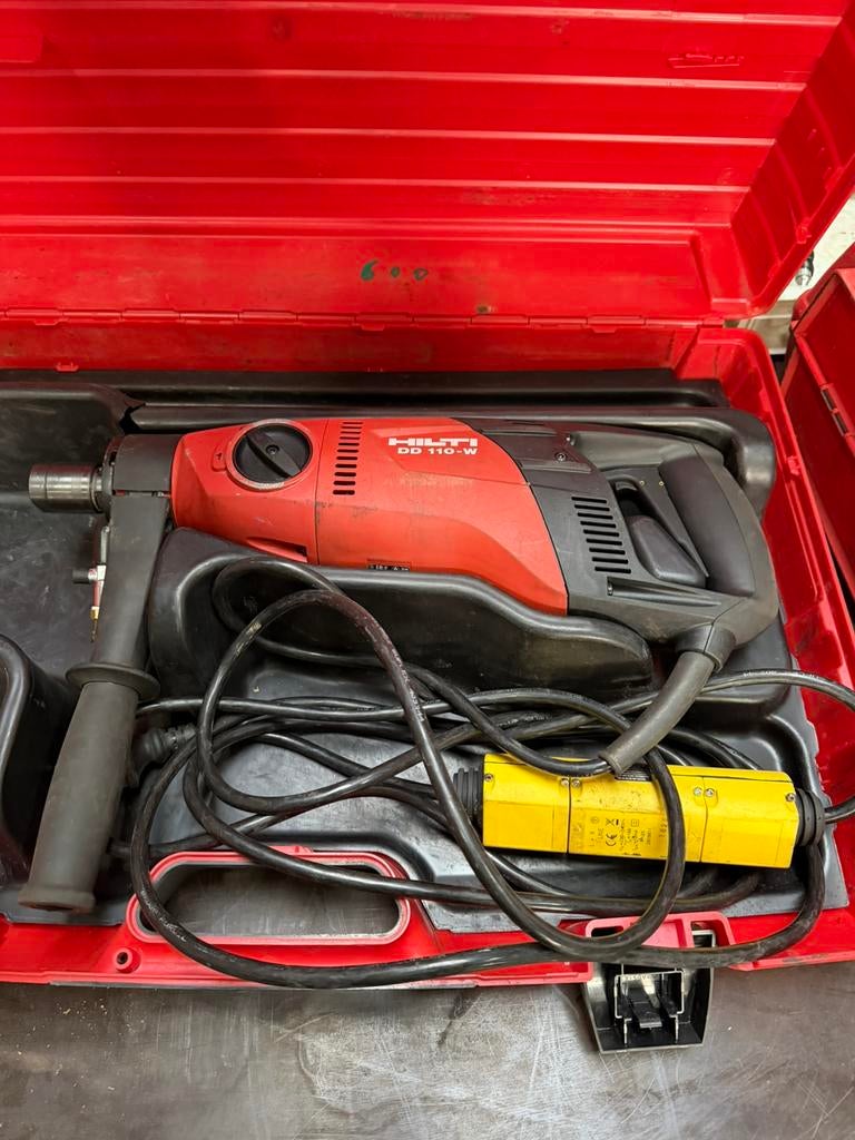 Hilti DD110 diamantboormachine, Doe-het-zelf en Bouw, Ophalen, Zo goed als nieuw