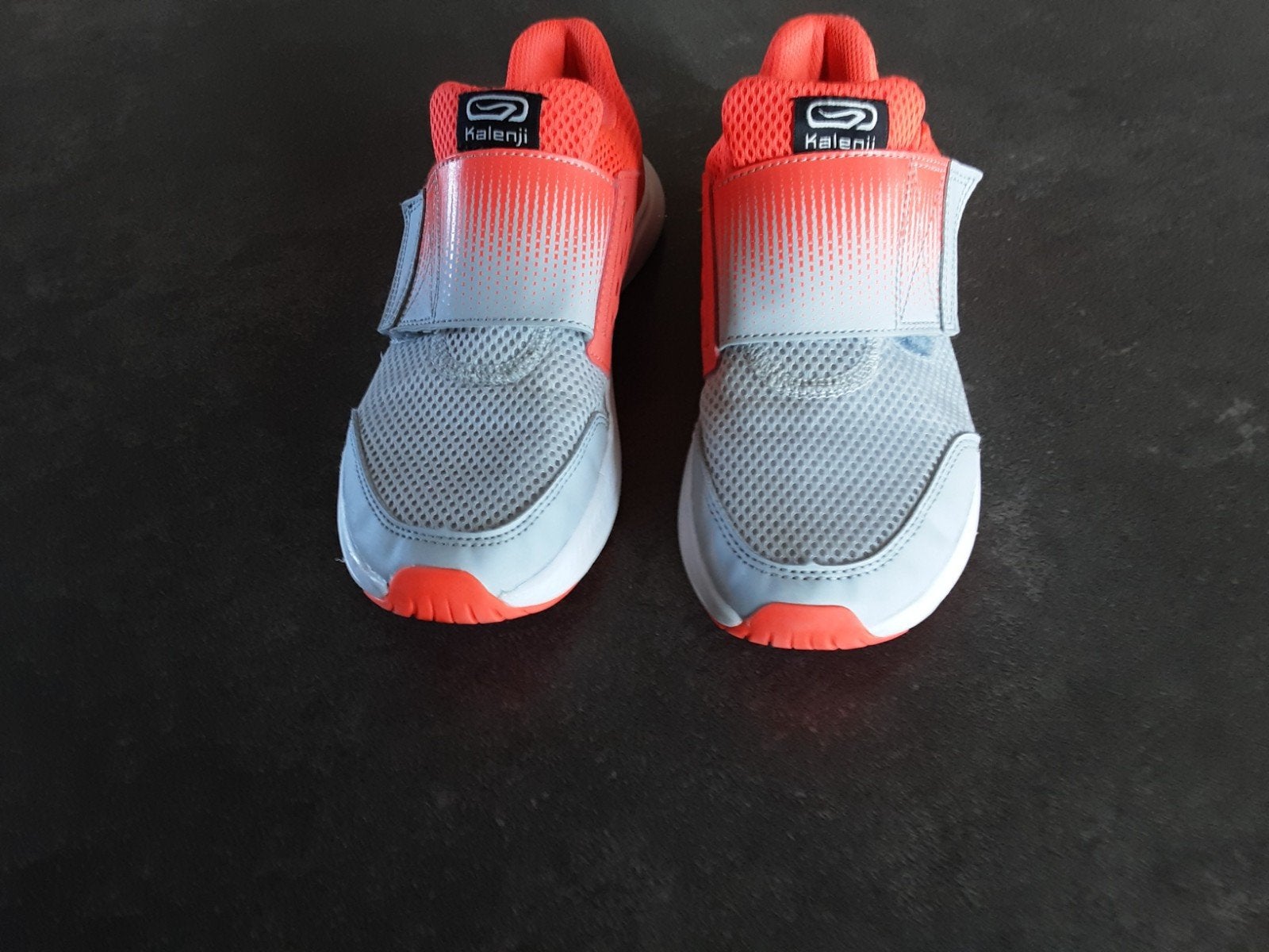 1 paire de baskets à scratch, Kinderen en Baby's, Kinderkleding | Schoenen en Sokken, Ophalen, Zo goed als nieuw, Decathlon