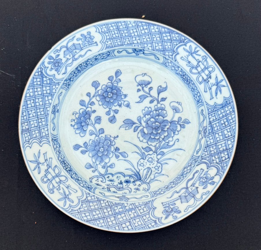 Assiette porcelaine bleue & blanche Chine, style Qing 18/19e, Enlèvement ou Envoi