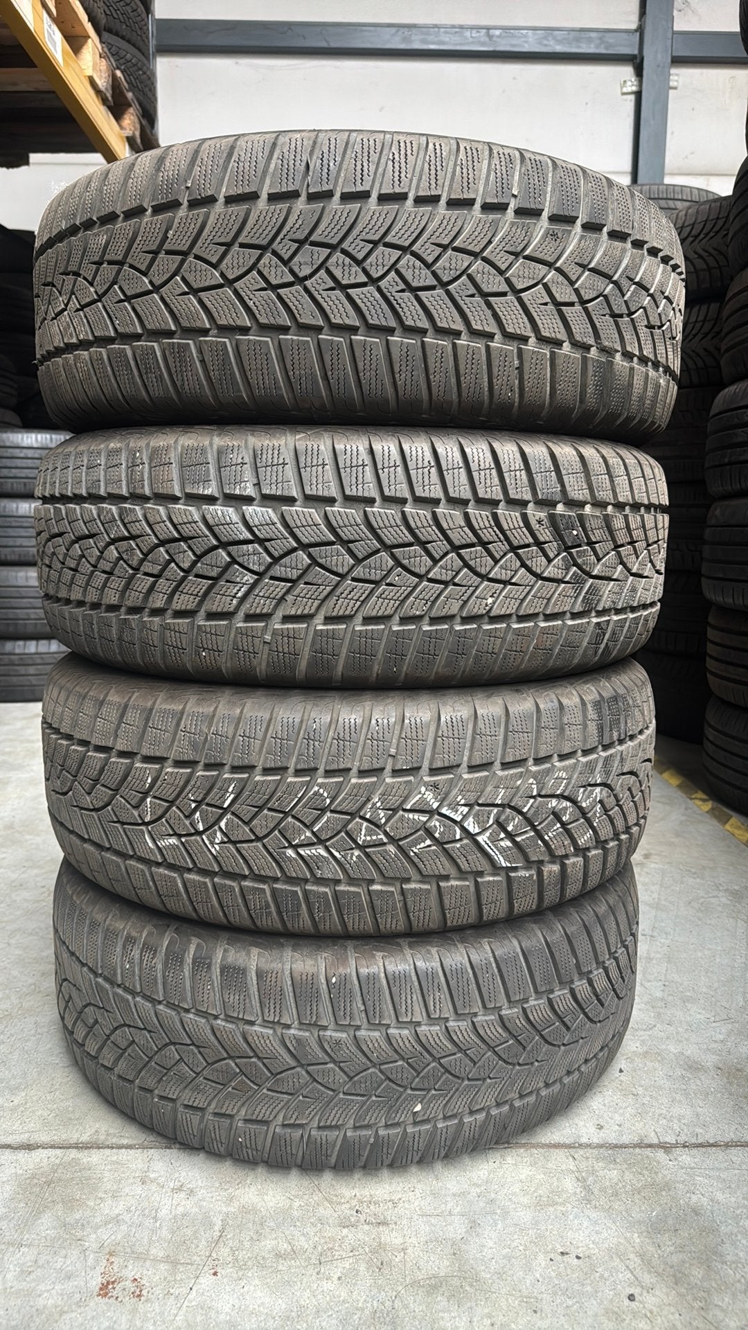 Pneus d'hiver 2156016 215/60/16 215/60R16 marque Goodyear, Enlèvement