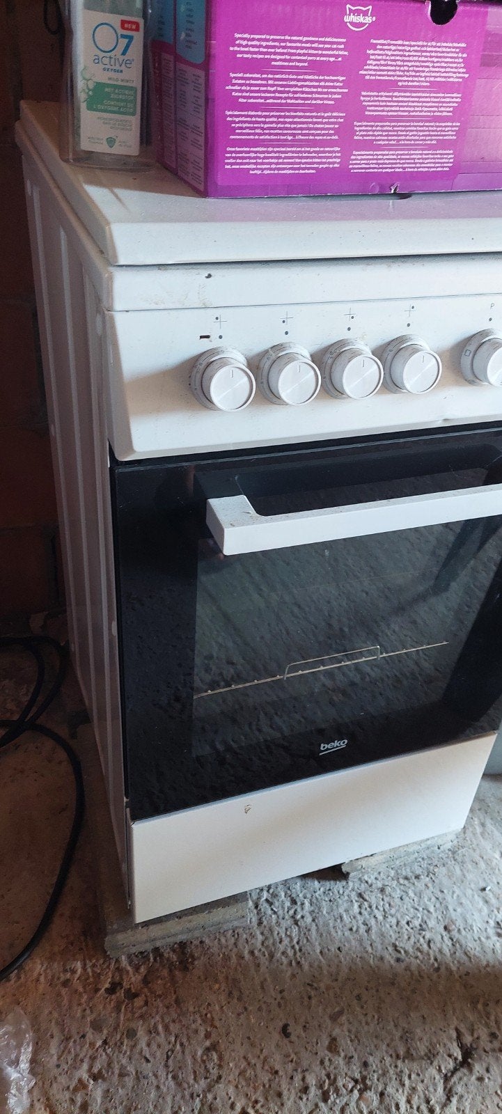 oven en fornuis met groot vermogen !, Elektronische apparatuur, Fornuizen, Ophalen, Gebruikt, 4 kookzones, Energieklasse A of zuiniger