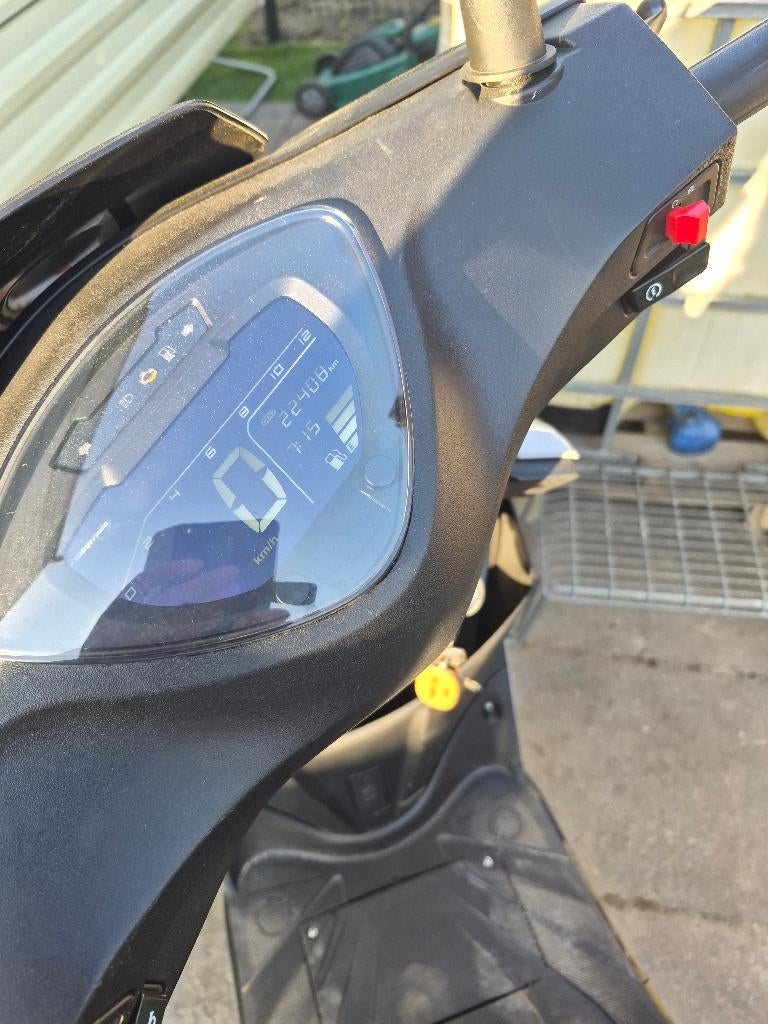 GTS SCOOTER, Fietsen en Brommers, Zo goed als nieuw, Benzine, Ophalen, Overige merken