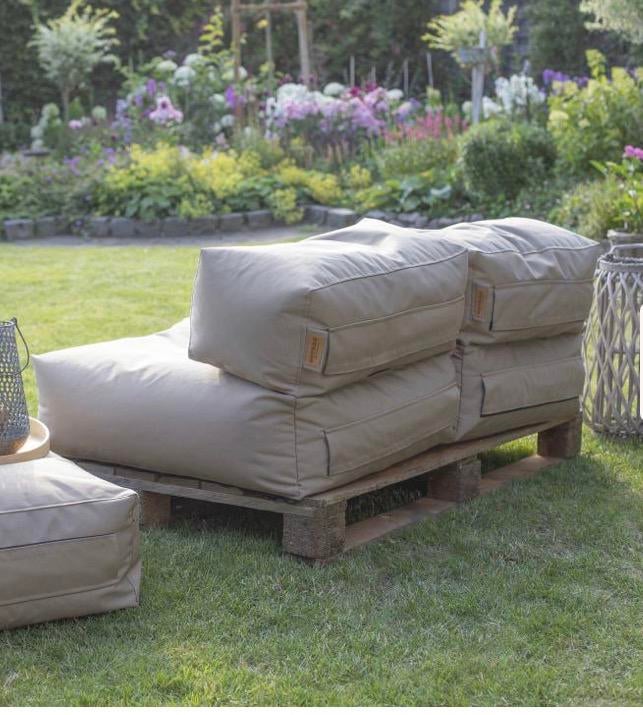 2 zit/ ligzakken met beschermhoes., Tuin en Terras, Ophalen, Zo goed als nieuw
