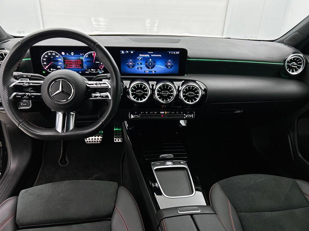 Mercedes-Benz A-klasse 250 e Hatchback AMG Line | Smartphone, Auto's, Mercedes-Benz, Stof, 4 cilinders, Zwart, Bedrijf