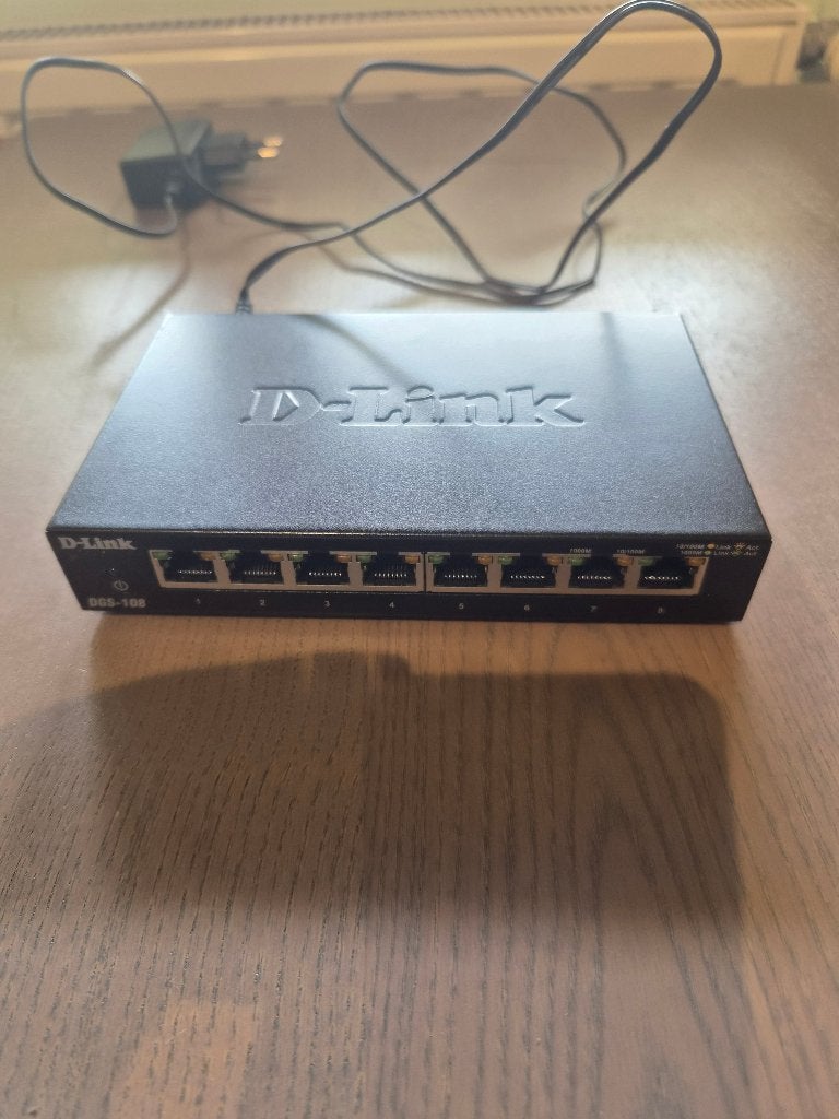 D-LINK DGS108, Computers en Software, Routers en Modems, Ophalen of Verzenden, Gebruikt