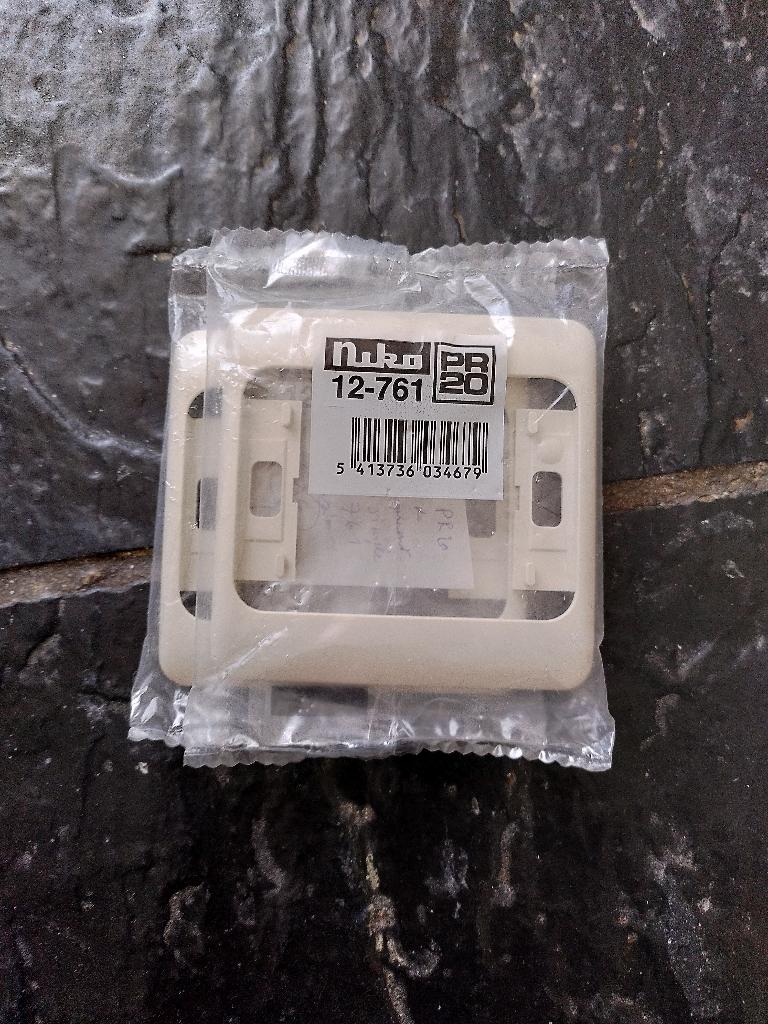 Niko 2 plaques de recouvrement, Bricolage & Construction, Électricité & Câbles, Enlèvement, Neuf