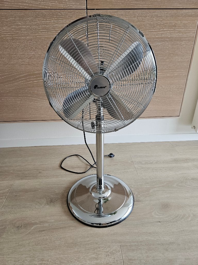 Nieuwe verstelbare ventilator rainbow met garantie, Electroménager, Enlèvement, Neuf, Ventilateur de trépied