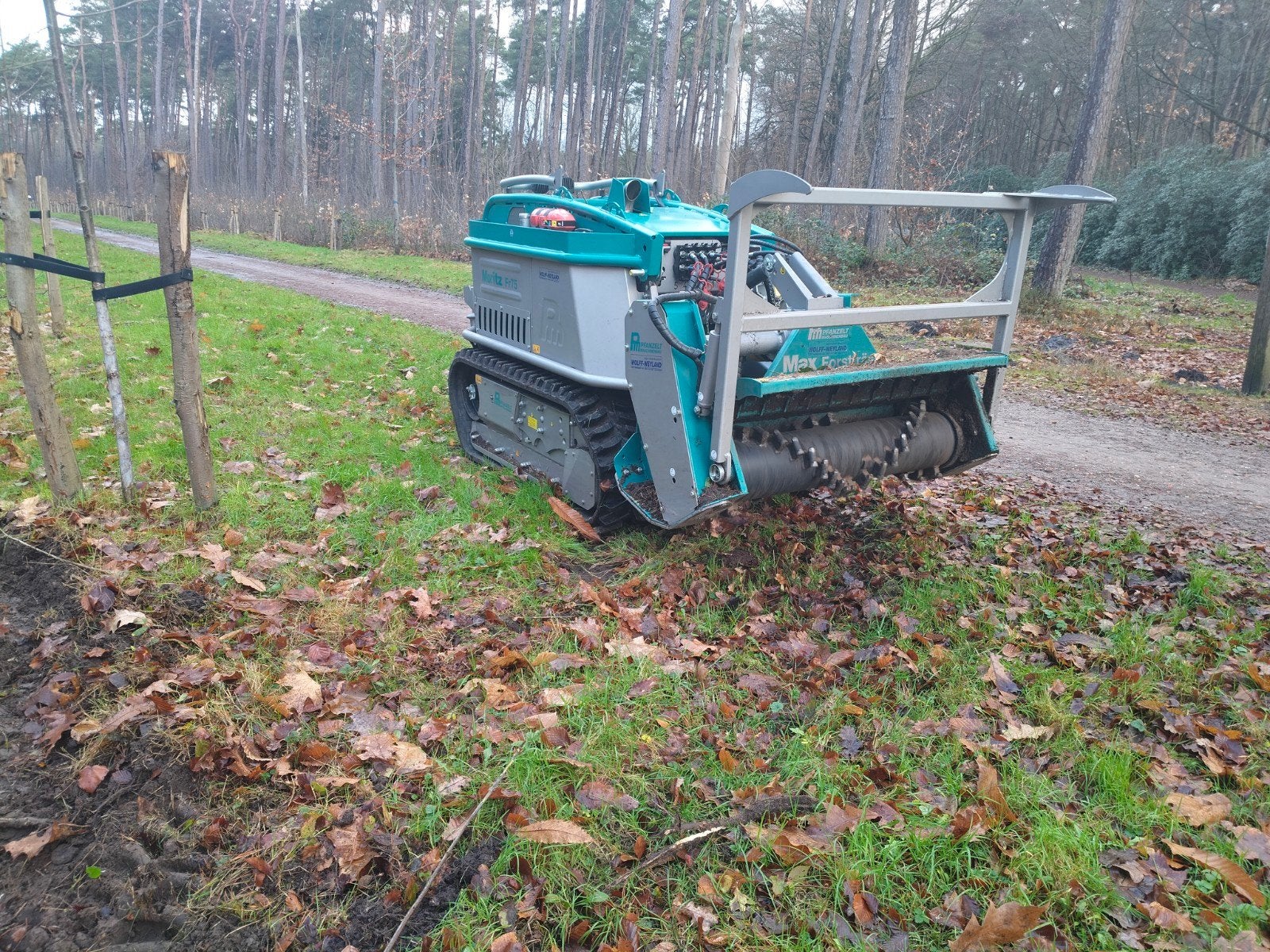 Bos/klepelmaaier . Compacte machine op rupsen., Diensten en Vakmensen, Tuinmannen en Stratenmakers