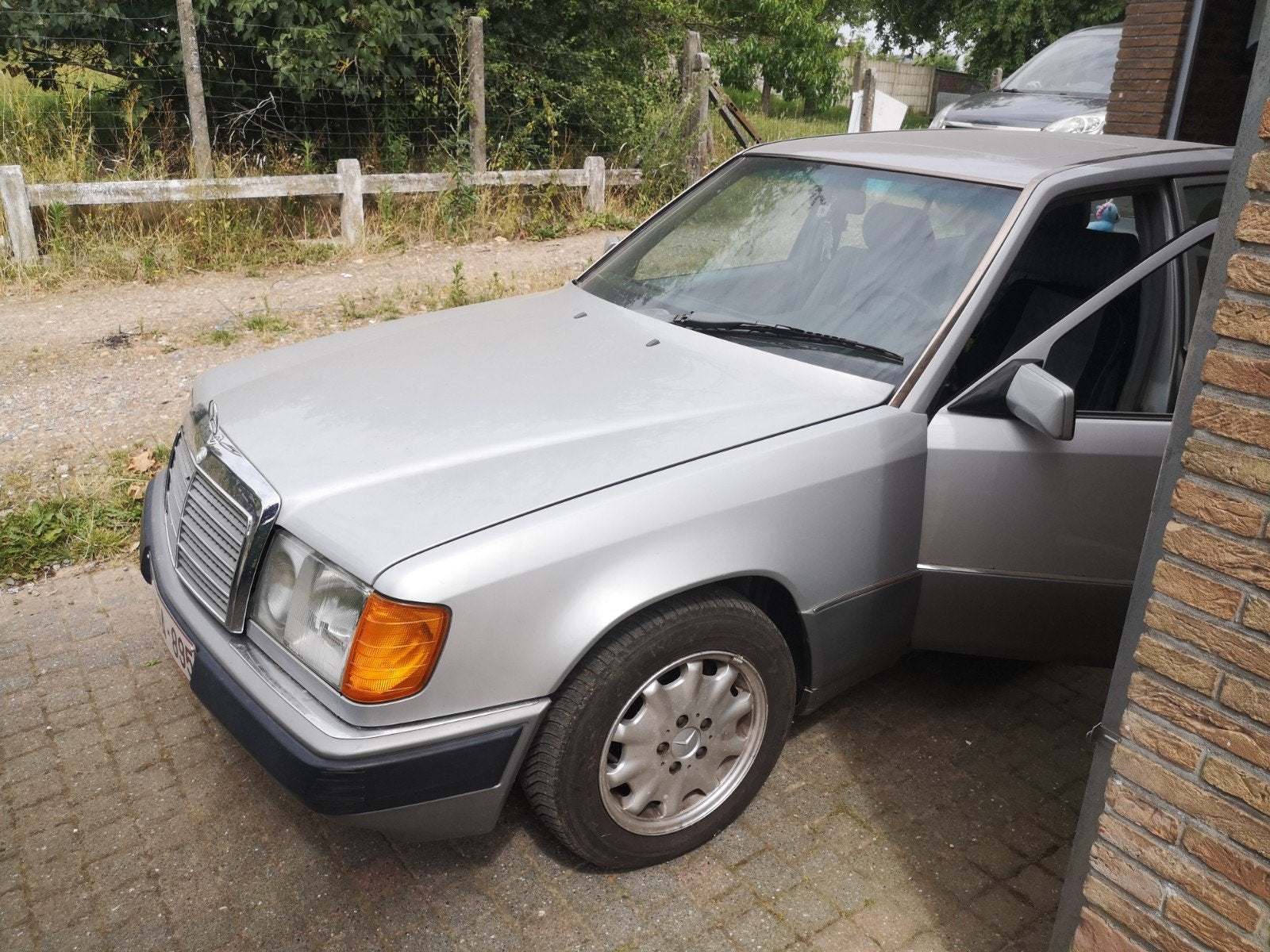 Mercedes w124 230e, Autos, Achat, Série 200, Boîte manuelle, 5 portes