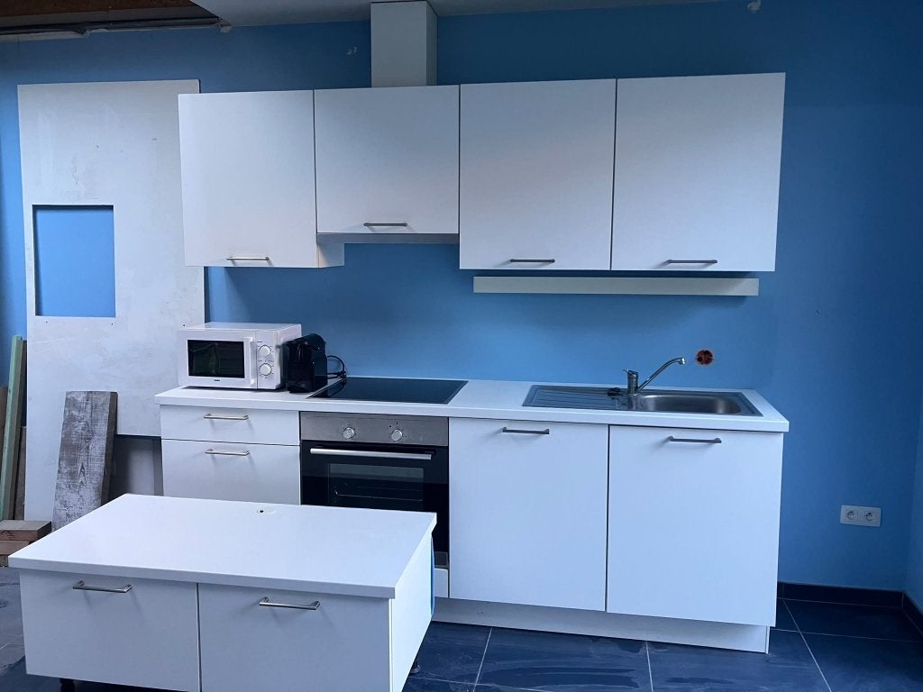 Witte keuken met toestellen, Huis en Inrichting, Ophalen, Wit, Enkelwandige keuken, Zo goed als nieuw