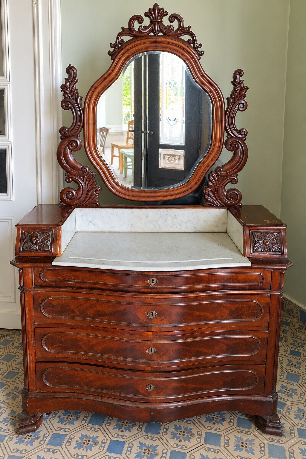 Commode ancienne avec miroir sculpté et plateau en marbre, Enlèvement