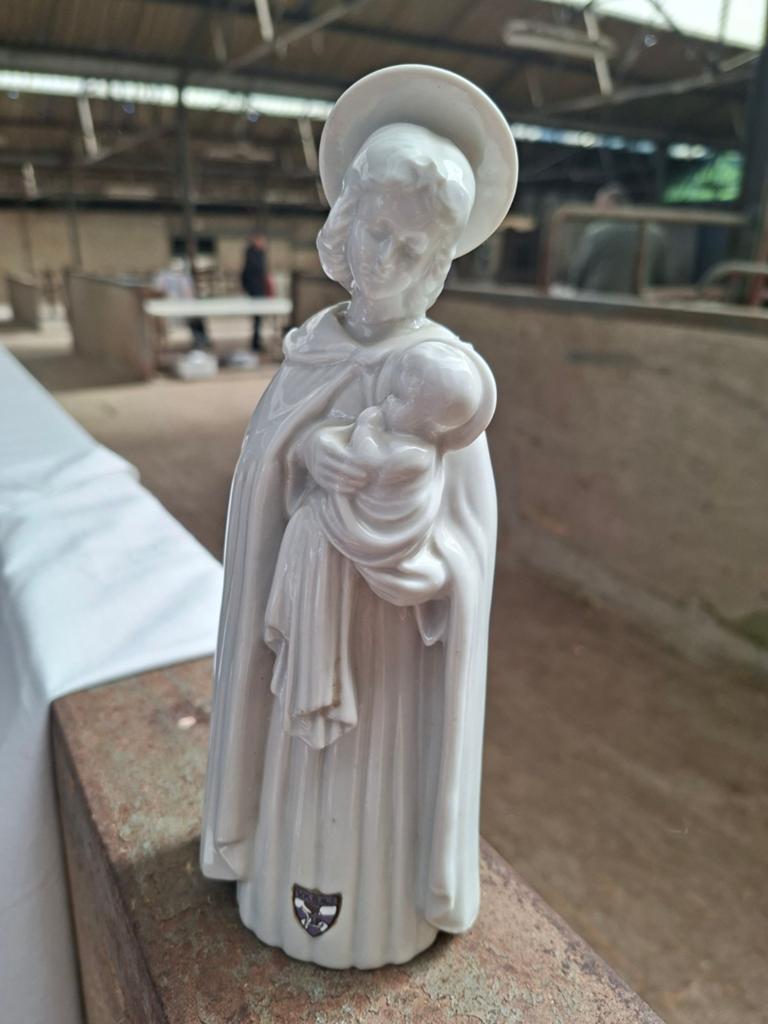 Vierge porcelaine TECO. LIÈGE, Enlèvement