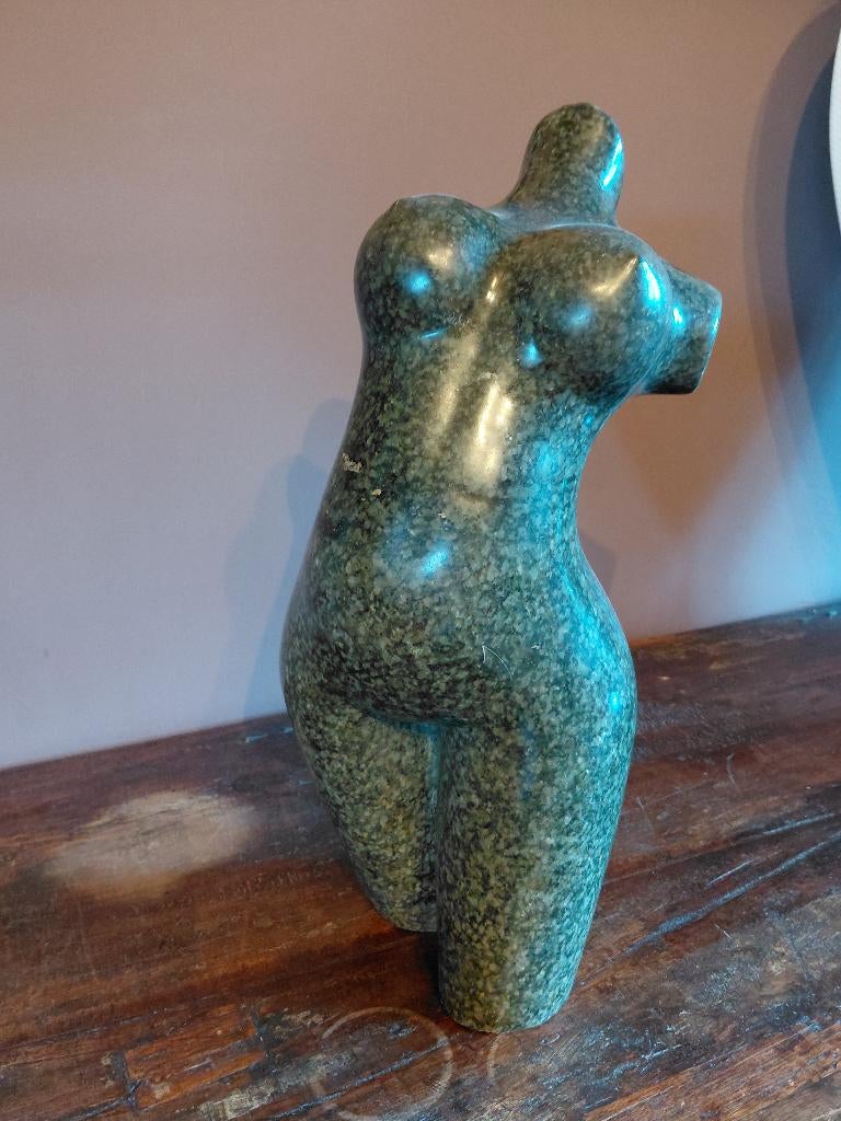 Lianne Wouters Vrouwelijk Borstbeeld, Handgemaakt, Steen of Keramiek, Beeld, Abstract