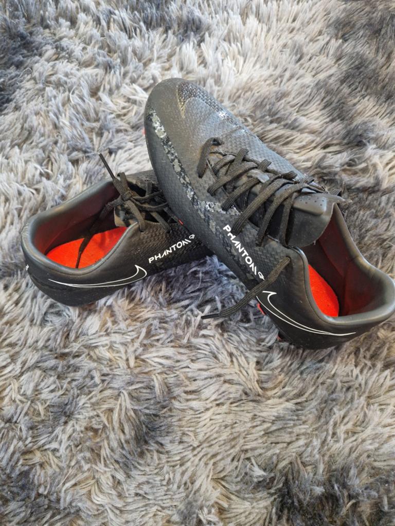 Voetbalschoenen Nike Phantom, Sport en Fitness, Voetbal, Ophalen of Verzenden, Zo goed als nieuw, Schoenen